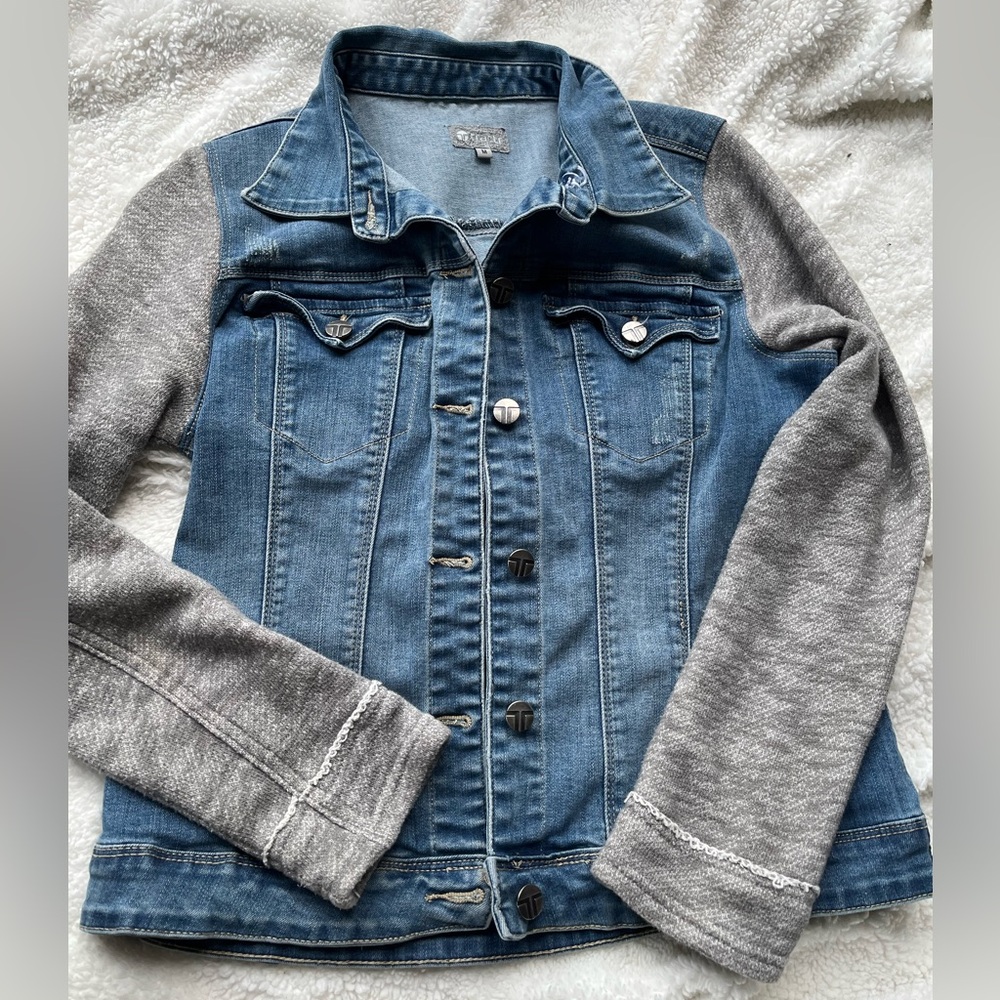 Tractr brand denim jacket with soft sleeves.